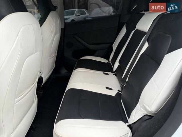 Белый Тесла Model Y, объемом двигателя 0 л и пробегом 53 тыс. км за 28800 $, фото 16 на Automoto.ua