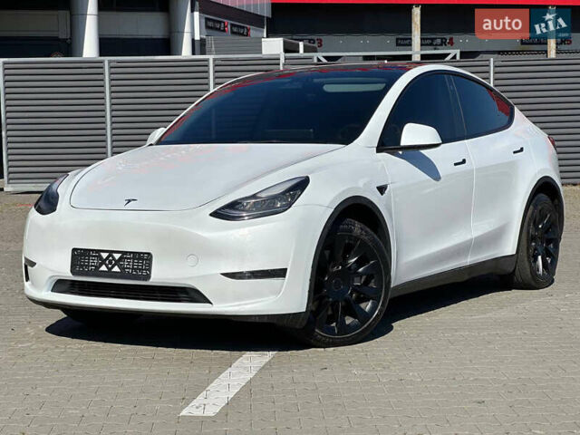 Білий Тесла Model Y, об'ємом двигуна 0 л та пробігом 53 тис. км за 25900 $, фото 1 на Automoto.ua