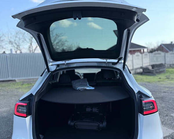 Білий Тесла Model Y, об'ємом двигуна 0 л та пробігом 23 тис. км за 28500 $, фото 12 на Automoto.ua