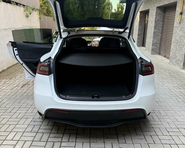 Белый Тесла Model Y, объемом двигателя 0 л и пробегом 33 тыс. км за 32000 $, фото 4 на Automoto.ua
