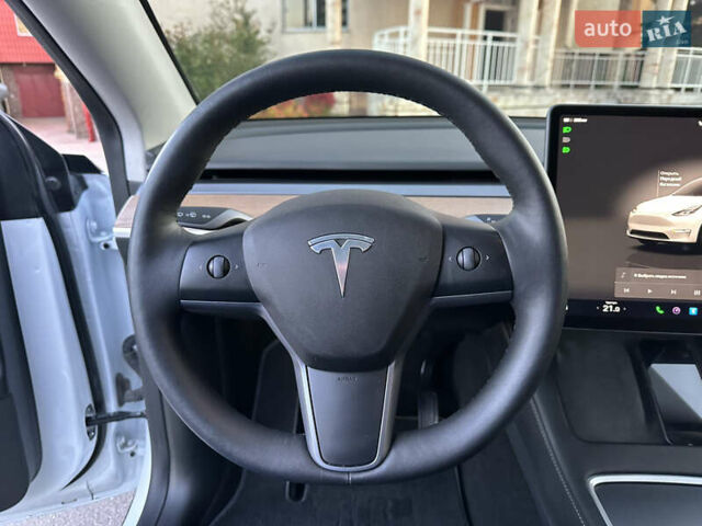 Білий Тесла Model Y, об'ємом двигуна 0 л та пробігом 45 тис. км за 27500 $, фото 33 на Automoto.ua