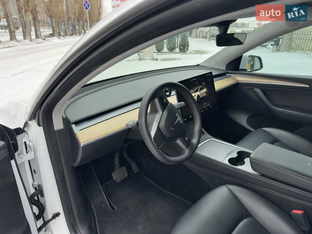 Белый Тесла Model Y, объемом двигателя 0 л и пробегом 100 тыс. км за 27500 $, фото 4 на Automoto.ua
