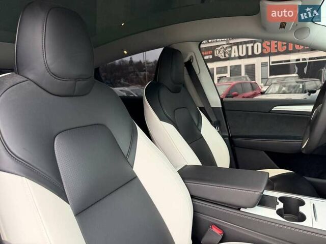 Белый Тесла Model Y, объемом двигателя 0 л и пробегом 53 тыс. км за 28800 $, фото 21 на Automoto.ua
