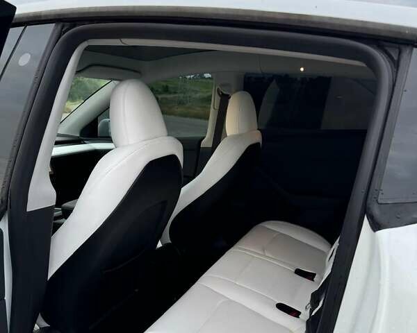 Білий Тесла Model Y, об'ємом двигуна 0 л та пробігом 20 тис. км за 26700 $, фото 33 на Automoto.ua
