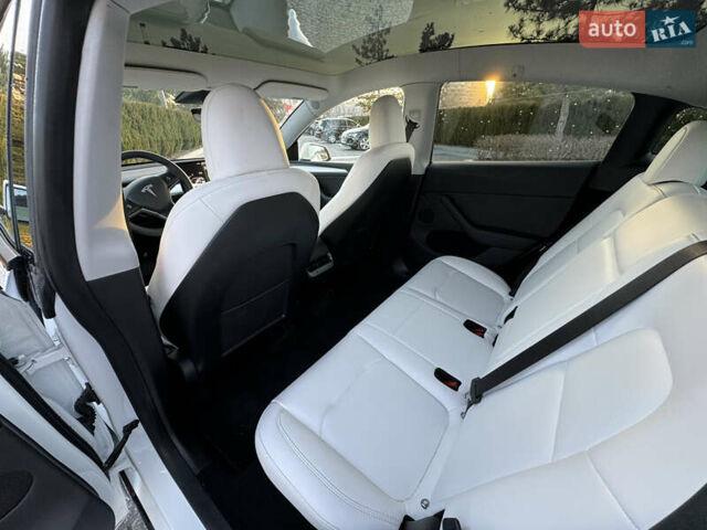 Белый Тесла Model Y, объемом двигателя 0 л и пробегом 3 тыс. км за 39000 $, фото 6 на Automoto.ua