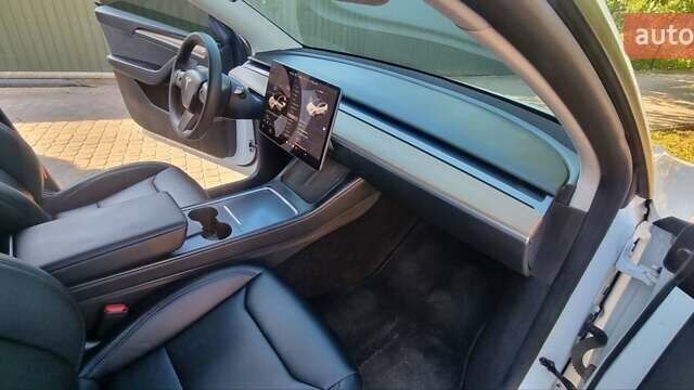 Белый Тесла Model Y, объемом двигателя 0 л и пробегом 13 тыс. км за 29500 $, фото 21 на Automoto.ua