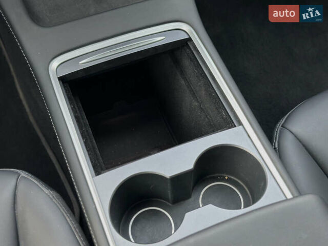 Білий Тесла Model Y, об'ємом двигуна 0 л та пробігом 47 тис. км за 26500 $, фото 48 на Automoto.ua