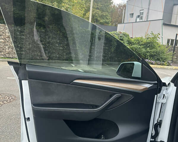 Белый Тесла Model Y, объемом двигателя 0 л и пробегом 31 тыс. км за 36500 $, фото 9 на Automoto.ua