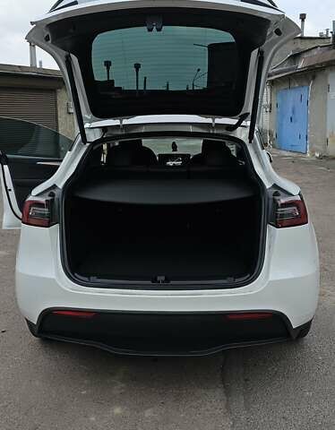Белый Тесла Model Y, объемом двигателя 0 л и пробегом 9 тыс. км за 28400 $, фото 16 на Automoto.ua