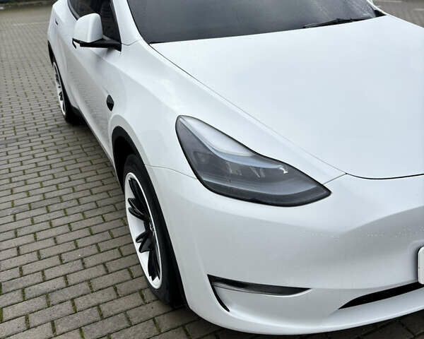 Білий Тесла Model Y, об'ємом двигуна 0 л та пробігом 45 тис. км за 27500 $, фото 16 на Automoto.ua