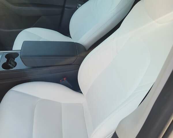 Белый Тесла Model Y, объемом двигателя 0 л и пробегом 4 тыс. км за 27400 $, фото 18 на Automoto.ua