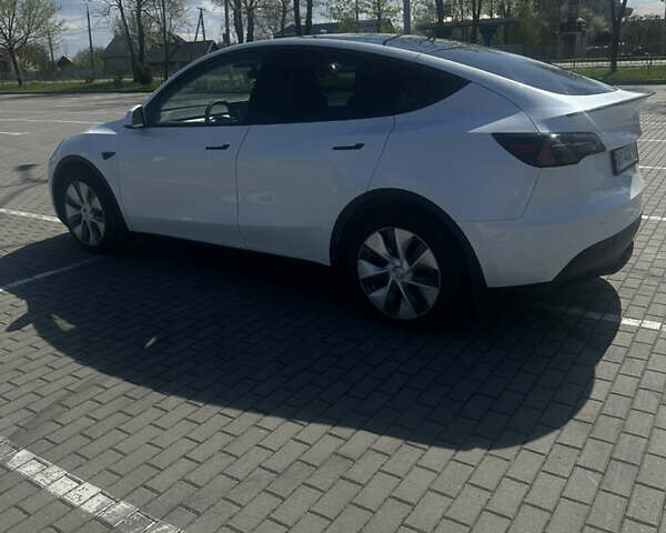 Белый Тесла Model Y, объемом двигателя 0 л и пробегом 32 тыс. км за 27199 $, фото 6 на Automoto.ua