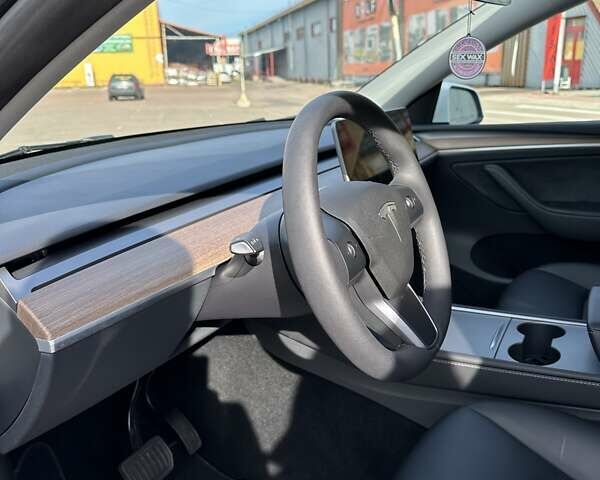Белый Тесла Model Y, объемом двигателя 0 л и пробегом 23 тыс. км за 27500 $, фото 14 на Automoto.ua
