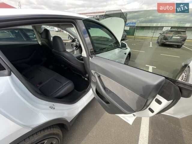 Белый Тесла Model Y, объемом двигателя 0 л и пробегом 4 тыс. км за 29800 $, фото 35 на Automoto.ua
