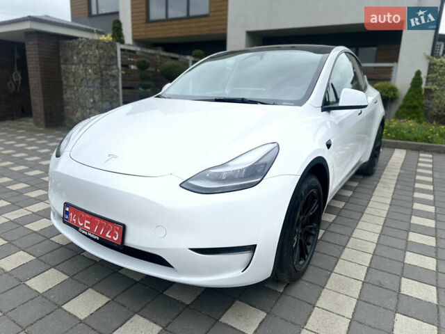 Белый Тесла Model Y, объемом двигателя 0 л и пробегом 29 тыс. км за 28900 $, фото 1 на Automoto.ua