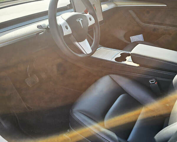 Белый Тесла Model Y, объемом двигателя 0 л и пробегом 21 тыс. км за 29500 $, фото 15 на Automoto.ua