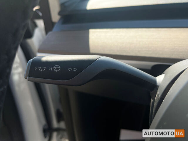Белый Тесла Model Y, объемом двигателя 75 л и пробегом 9 тыс. км за 37900 $, фото 13 на Automoto.ua