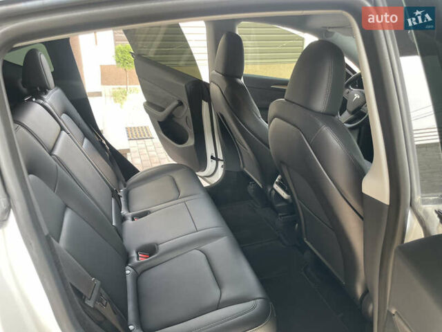 Белый Тесла Model Y, объемом двигателя 0 л и пробегом 13 тыс. км за 26500 $, фото 19 на Automoto.ua