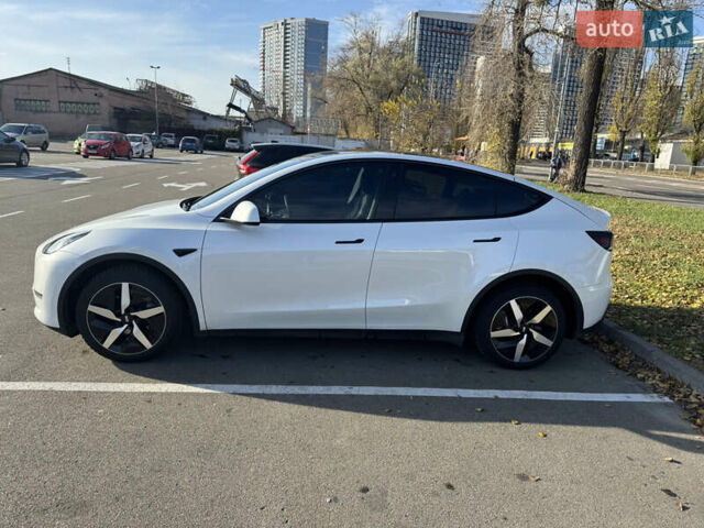 Белый Тесла Model Y, объемом двигателя 0 л и пробегом 76 тыс. км за 33000 $, фото 1 на Automoto.ua