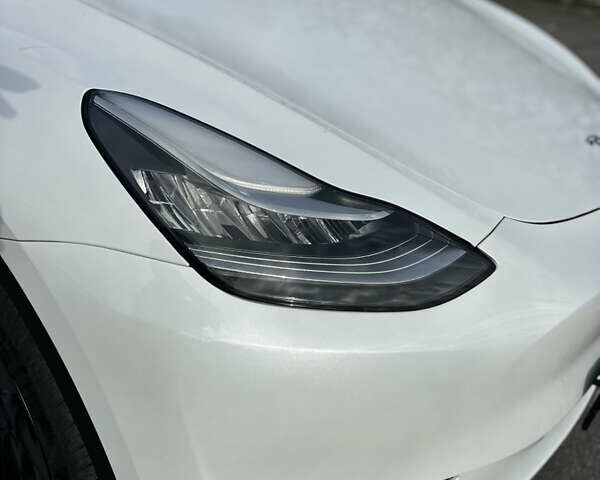 Білий Тесла Model Y, об'ємом двигуна 0 л та пробігом 49 тис. км за 27500 $, фото 6 на Automoto.ua