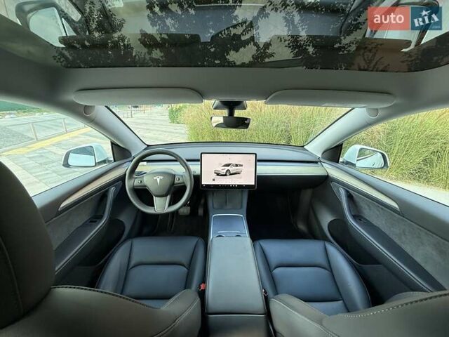 Белый Тесла Model Y, объемом двигателя 0 л и пробегом 35 тыс. км за 34500 $, фото 31 на Automoto.ua