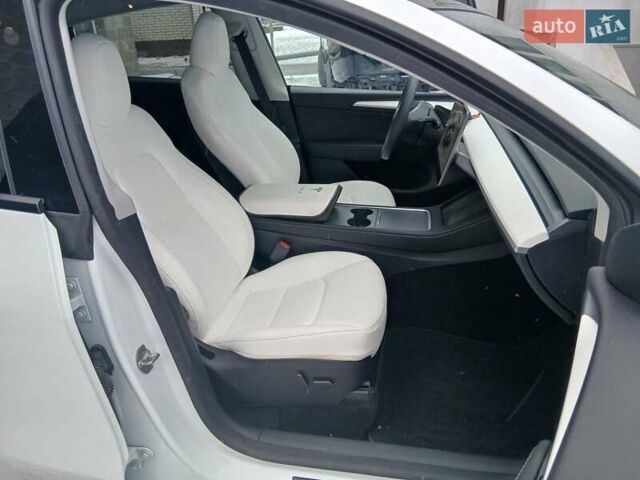 Білий Тесла Model Y, об'ємом двигуна 0 л та пробігом 57 тис. км за 26500 $, фото 17 на Automoto.ua