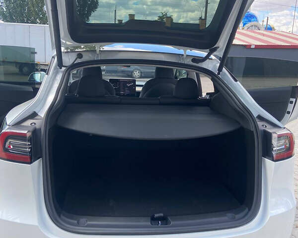 Белый Тесла Model Y, объемом двигателя 0 л и пробегом 43 тыс. км за 26000 $, фото 4 на Automoto.ua