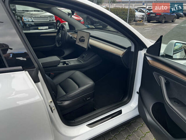 Белый Тесла Model Y, объемом двигателя 0 л и пробегом 98 тыс. км за 28000 $, фото 17 на Automoto.ua