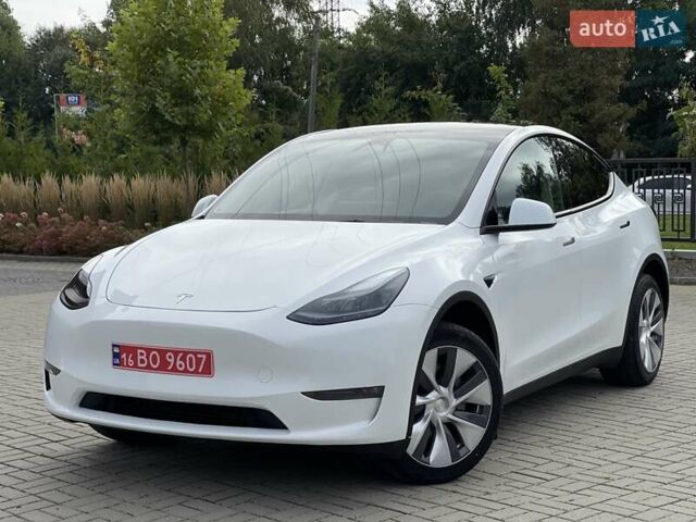 Білий Тесла Model Y, об'ємом двигуна 0 л та пробігом 25 тис. км за 28500 $, фото 2 на Automoto.ua