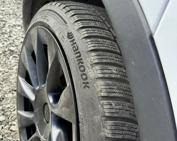 Білий Тесла Model Y, об'ємом двигуна 0 л та пробігом 108 тис. км за 27800 $, фото 16 на Automoto.ua