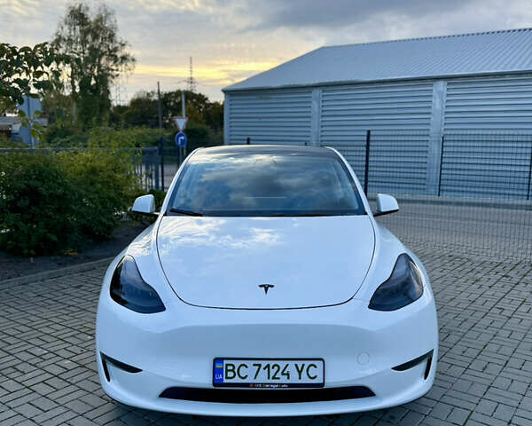 Тесла Model Y 2023 в Львове на Automoto.ua Белый Тесла Model Y, объемом двигателя 0 л и пробегом 48 тыс. км за 28900 $, фото 5 на Automoto.ua