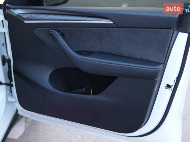 Білий Тесла Model Y, об'ємом двигуна 0 л та пробігом 48 тис. км за 34300 $, фото 29 на Automoto.ua