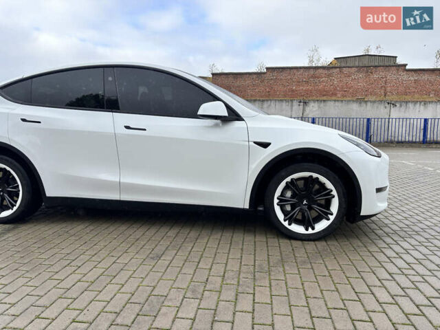 Білий Тесла Model Y, об'ємом двигуна 0 л та пробігом 45 тис. км за 27500 $, фото 17 на Automoto.ua