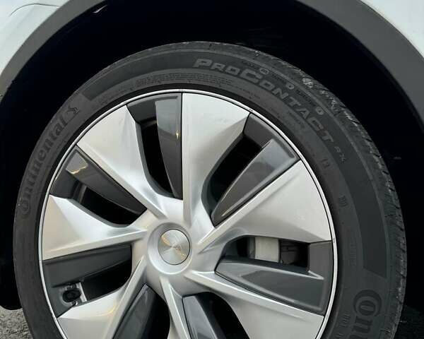 Білий Тесла Model Y, об'ємом двигуна 0 л та пробігом 20 тис. км за 26700 $, фото 15 на Automoto.ua