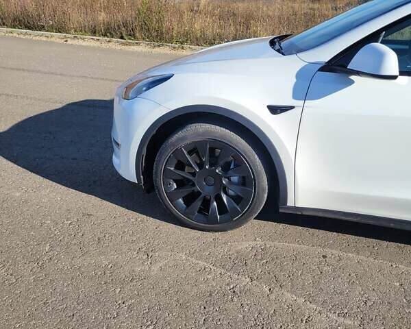Белый Тесла Model Y, объемом двигателя 0 л и пробегом 4 тыс. км за 27400 $, фото 16 на Automoto.ua