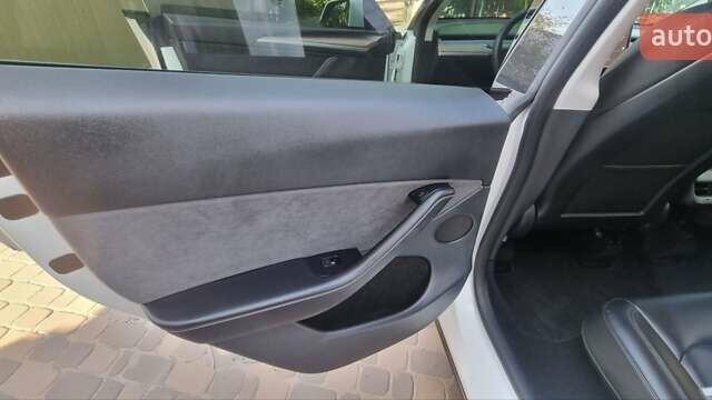 Белый Тесла Model Y, объемом двигателя 0 л и пробегом 13 тыс. км за 29500 $, фото 15 на Automoto.ua