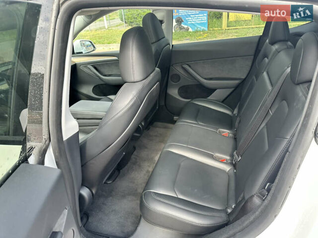Білий Тесла Model Y, об'ємом двигуна 0 л та пробігом 30 тис. км за 31999 $, фото 4 на Automoto.ua