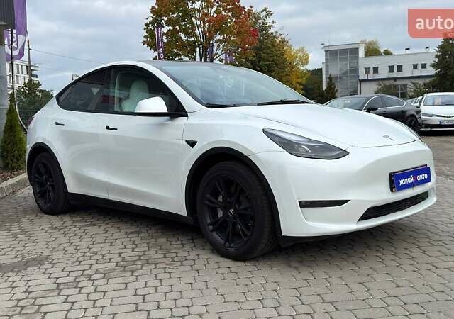 Белый Тесла Model Y, объемом двигателя 0 л и пробегом 34 тыс. км за 27500 $, фото 3 на Automoto.ua