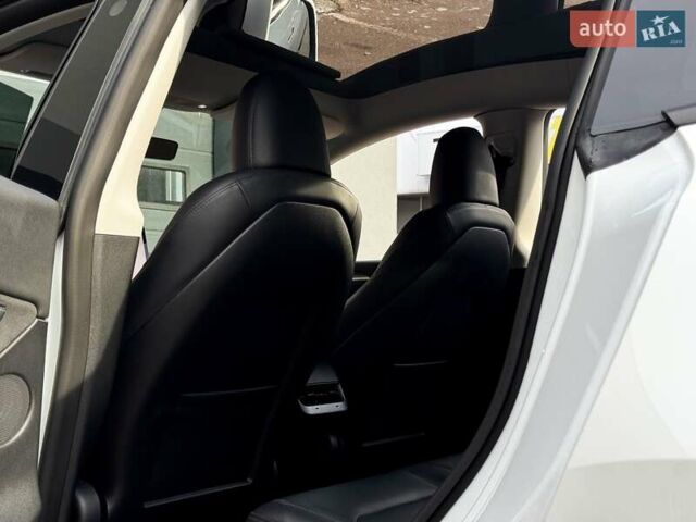 Белый Тесла Model Y, объемом двигателя 0 л и пробегом 89 тыс. км за 30999 $, фото 15 на Automoto.ua