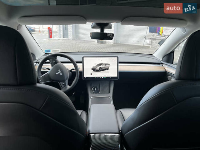 Белый Тесла Model Y, объемом двигателя 0 л и пробегом 98 тыс. км за 28000 $, фото 19 на Automoto.ua