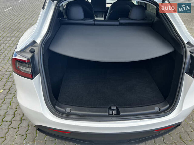 Белый Тесла Model Y, объемом двигателя 0 л и пробегом 98 тыс. км за 28000 $, фото 16 на Automoto.ua