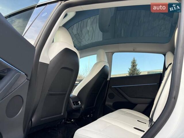 Белый Тесла Model Y, объемом двигателя 0 л и пробегом 47 тыс. км за 32500 $, фото 19 на Automoto.ua