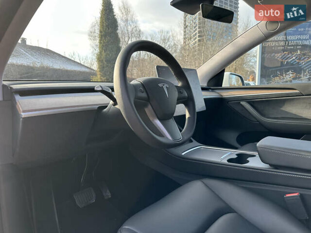 Белый Тесла Model Y, объемом двигателя 0 л и пробегом 3 тыс. км за 39899 $, фото 9 на Automoto.ua