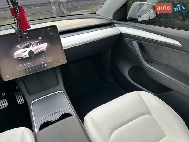 Белый Тесла Model Y, объемом двигателя 0 л и пробегом 12 тыс. км за 32000 $, фото 30 на Automoto.ua