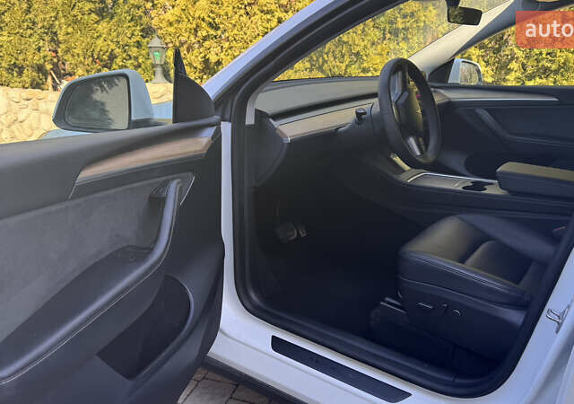 Белый Тесла Model Y, объемом двигателя 0 л и пробегом 28 тыс. км за 27600 $, фото 21 на Automoto.ua
