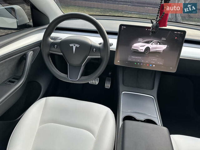 Белый Тесла Model Y, объемом двигателя 0 л и пробегом 12 тыс. км за 32000 $, фото 31 на Automoto.ua