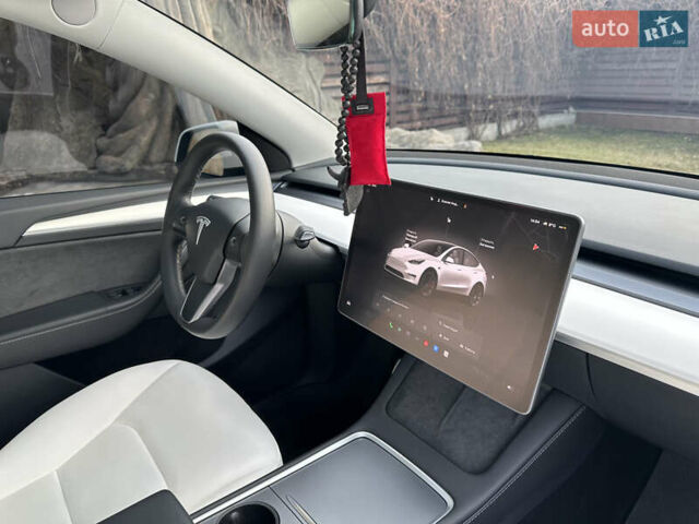 Белый Тесла Model Y, объемом двигателя 0 л и пробегом 12 тыс. км за 32000 $, фото 22 на Automoto.ua