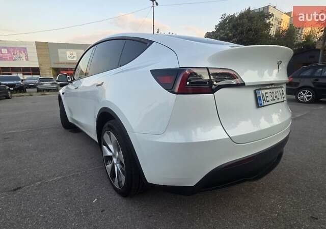 Белый Тесла Model Y, объемом двигателя 0 л и пробегом 43 тыс. км за 27800 $, фото 1 на Automoto.ua