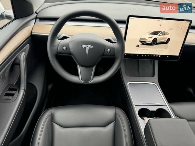 Белый Тесла Model Y, объемом двигателя 0 л и пробегом 59 тыс. км за 31490 $, фото 14 на Automoto.ua
