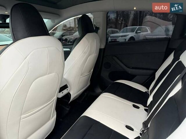 Белый Тесла Model Y, объемом двигателя 0 л и пробегом 53 тыс. км за 28800 $, фото 17 на Automoto.ua